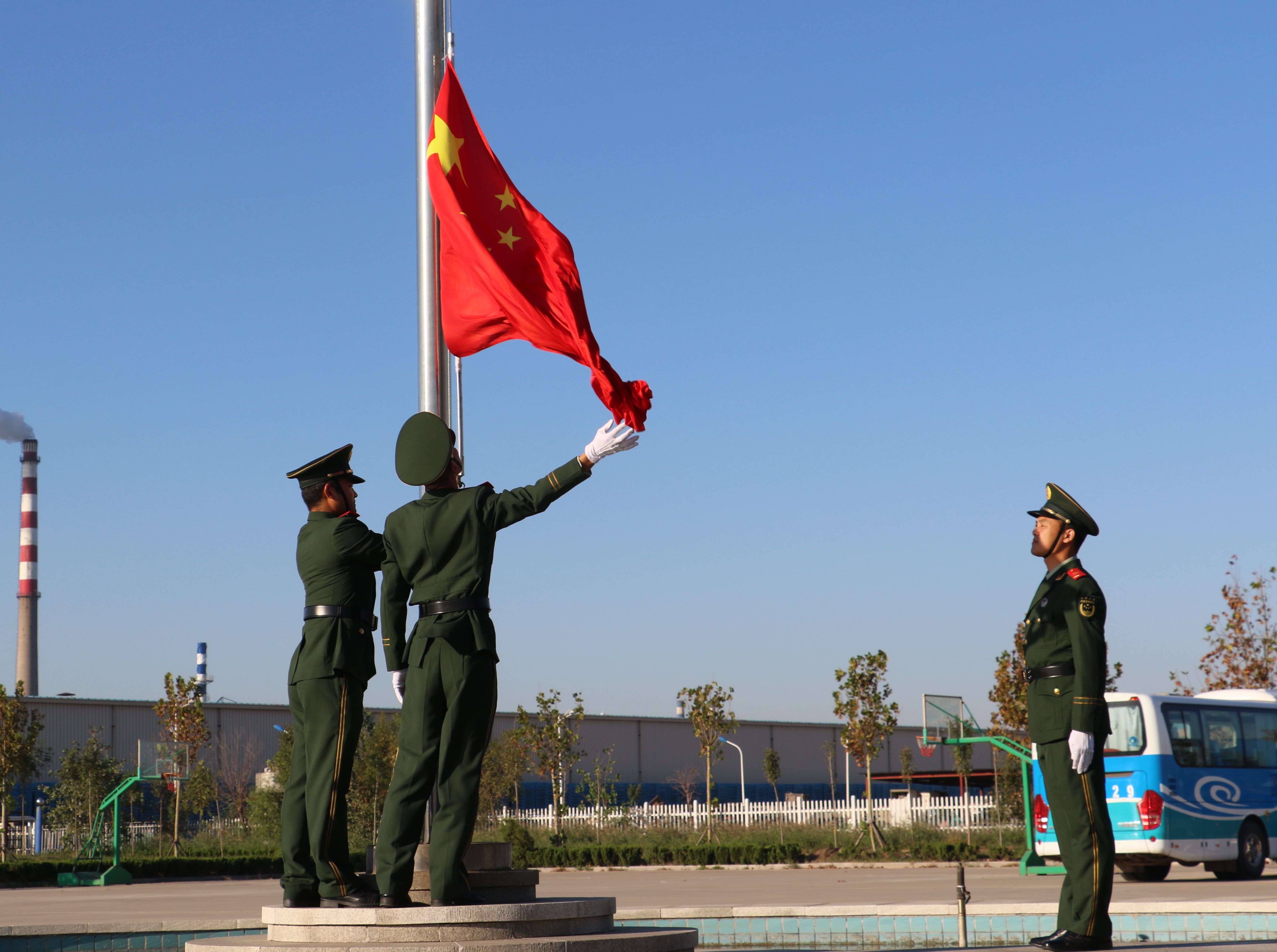 威特公司举行“庆国庆 颂祖国”升国旗仪式