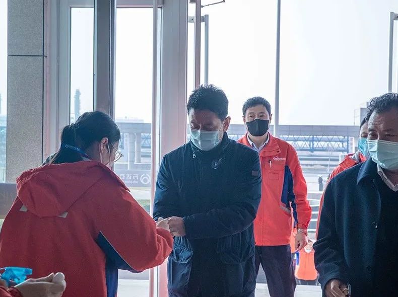 集团轮值执行总裁巴洪社到天弘化学等东营港单位调研指导工作