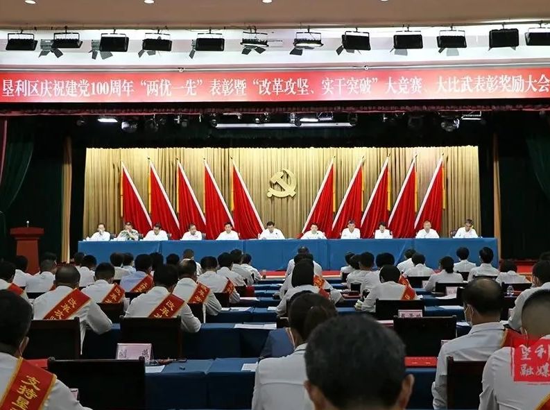 万达集团荣获“垦利区突出贡献企业”称号，党委书记、董事局主席尚吉永荣获“垦利区优秀企业家”称号